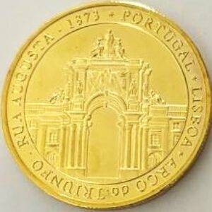 POR Medalha, 2024, (Cidade de Fátima/Portugal), (UNC), material: Aço dourado. Título: Imagem Arco do Triunfo, Rua Augusta (1873). Sem embalagem protetora do chaveiro.