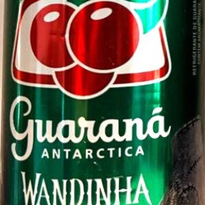 Br Latinha Refrigerante, 2025 (vazia), referência (Guaraná Antárctica – Personagem “Wandinha”), Marca: Ambev, Cores: vemelha/verde, com anel de alumínio branco, 350ml.