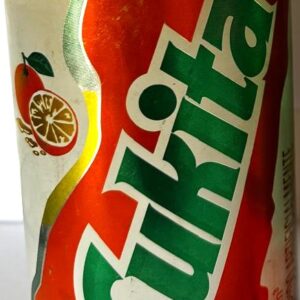 Br Latinhas Refrigerantes tradicional Sukita, (vazia). Produzida: Cervejaria Brahma. Cores laranja/vermelha/amarela, com anel de alumínio branco.